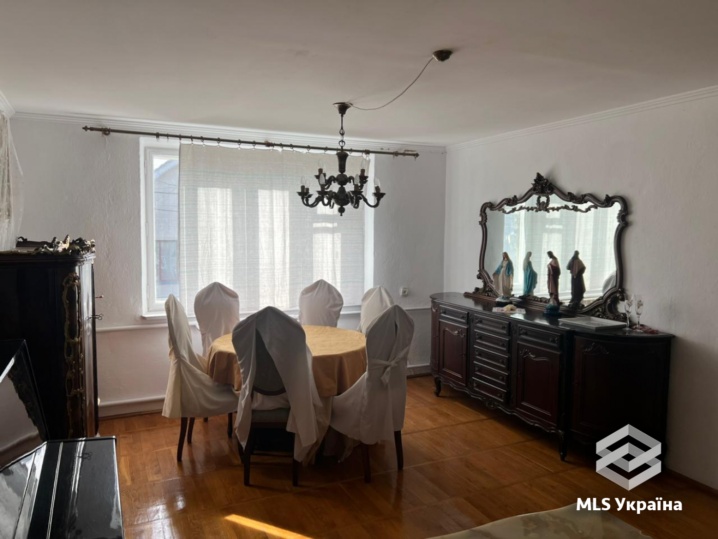 Будинки/Котедж - м. Заставна - 5 кімн., 202 м²