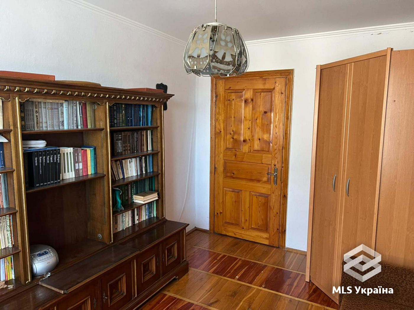 Будинки/Котедж - м. Заставна - 5 кімн., 202 м²