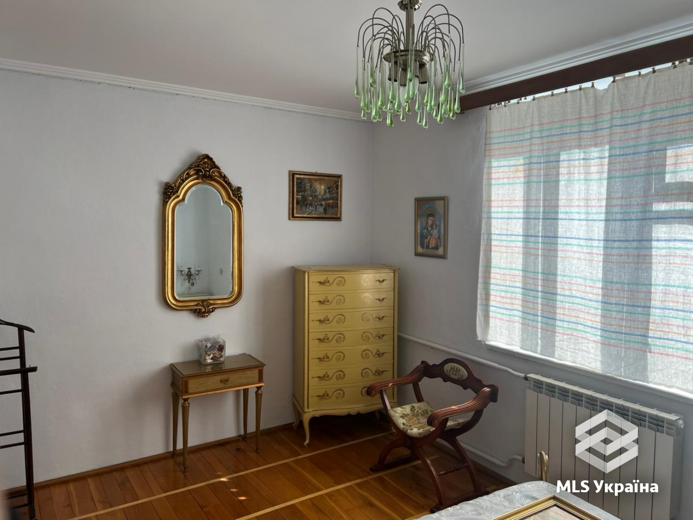 Будинки/Котедж - м. Заставна - 5 кімн., 202 м²