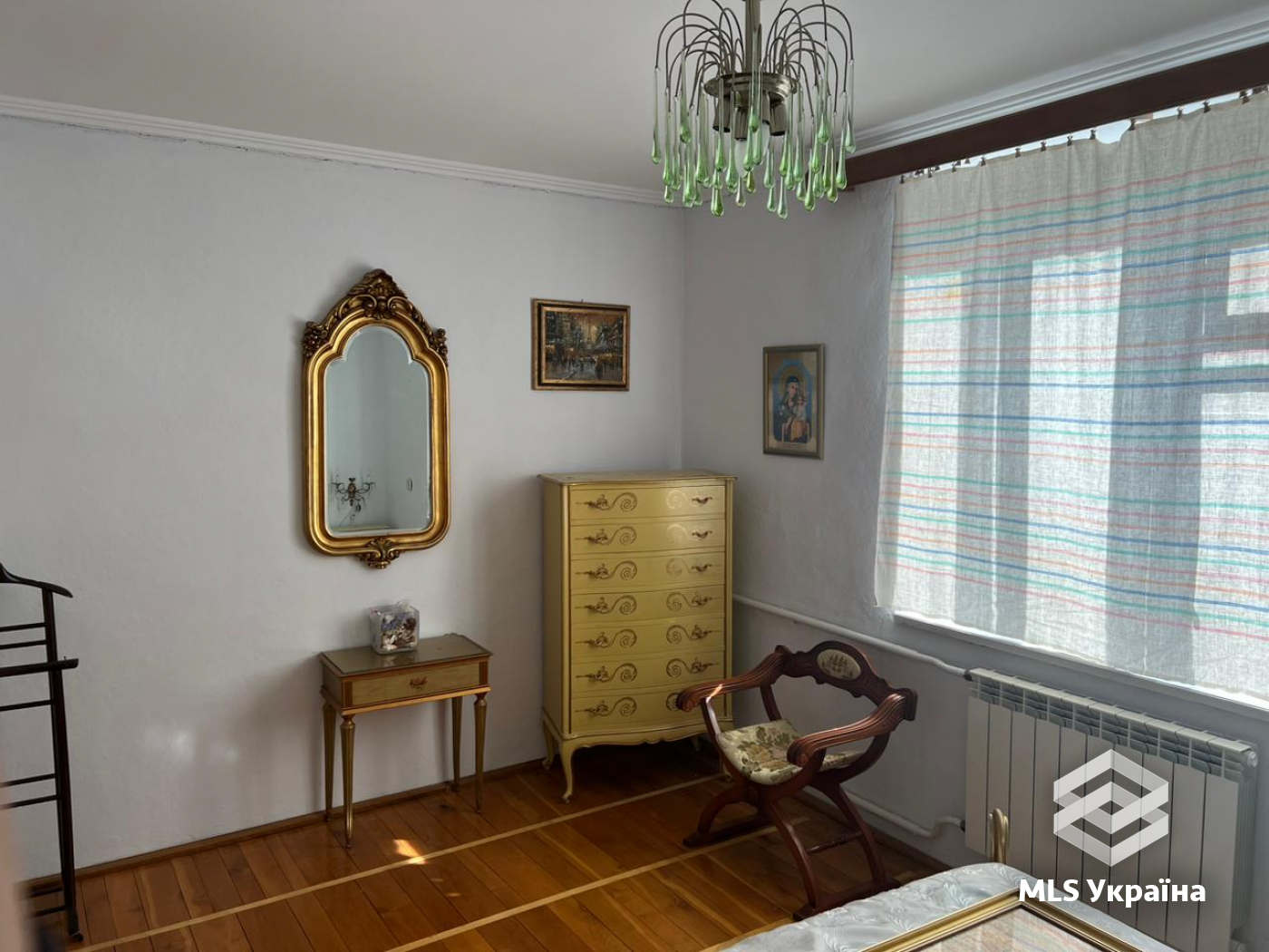 Будинки/Котедж - м. Заставна - 5 кімн., 202 м²