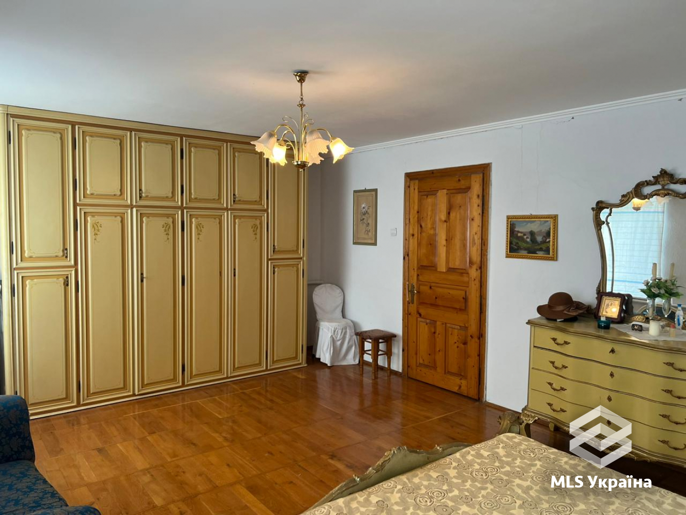 Будинки/Котедж - м. Заставна - 5 кімн., 202 м²