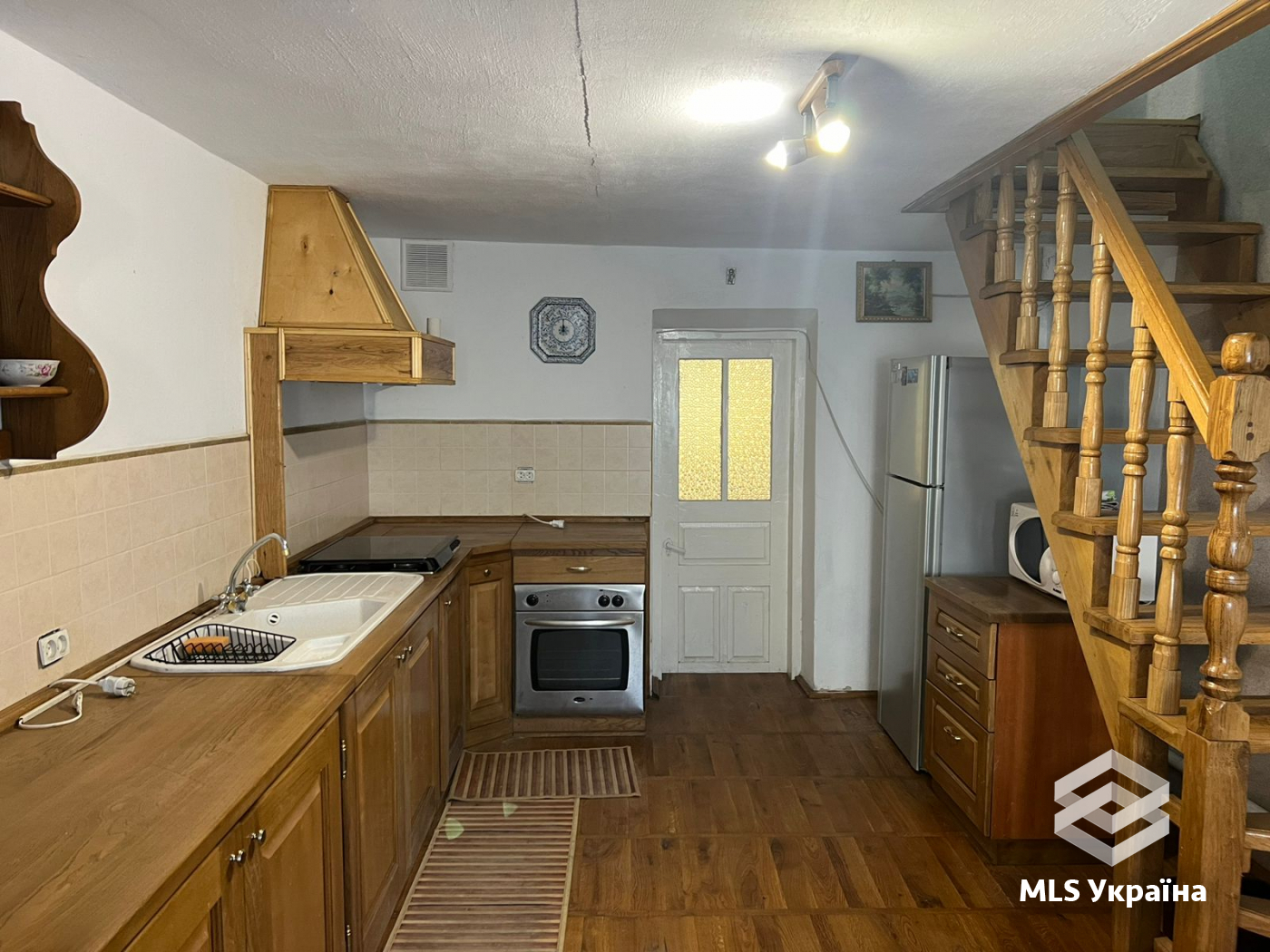 Будинки/Котедж - м. Заставна - 5 кімн., 202 м²