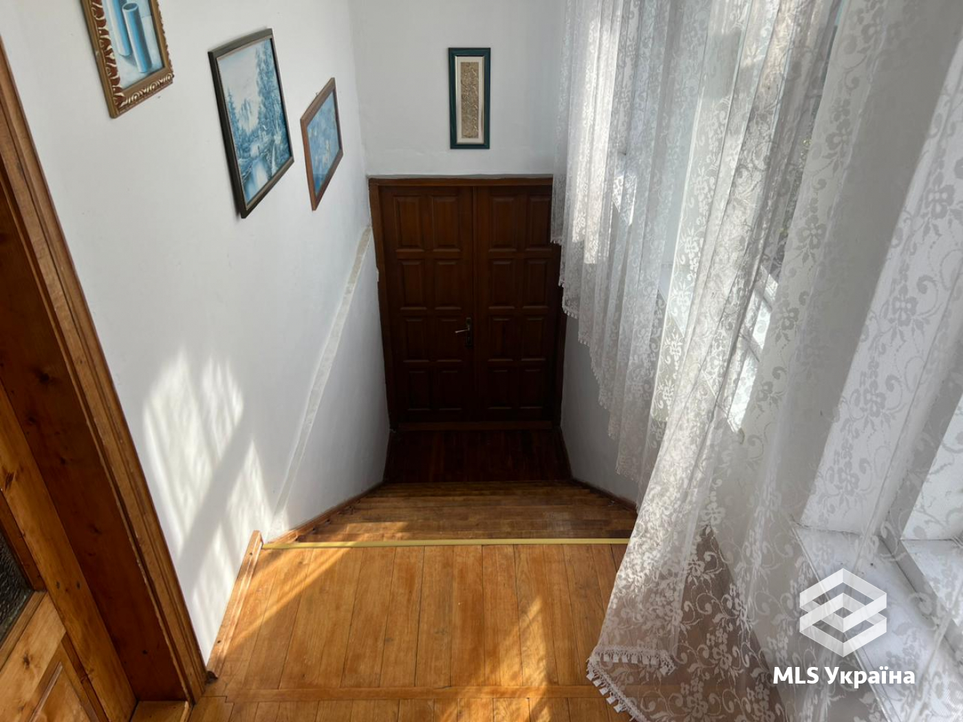 Будинки/Котедж - м. Заставна - 5 кімн., 202 м²