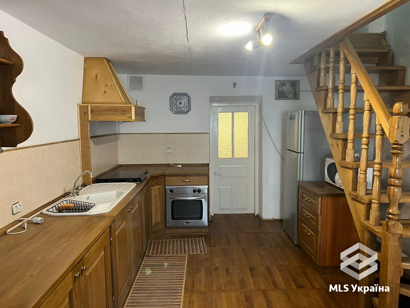 Будинки/Котедж - м. Заставна - 5 кімн., 202 м²