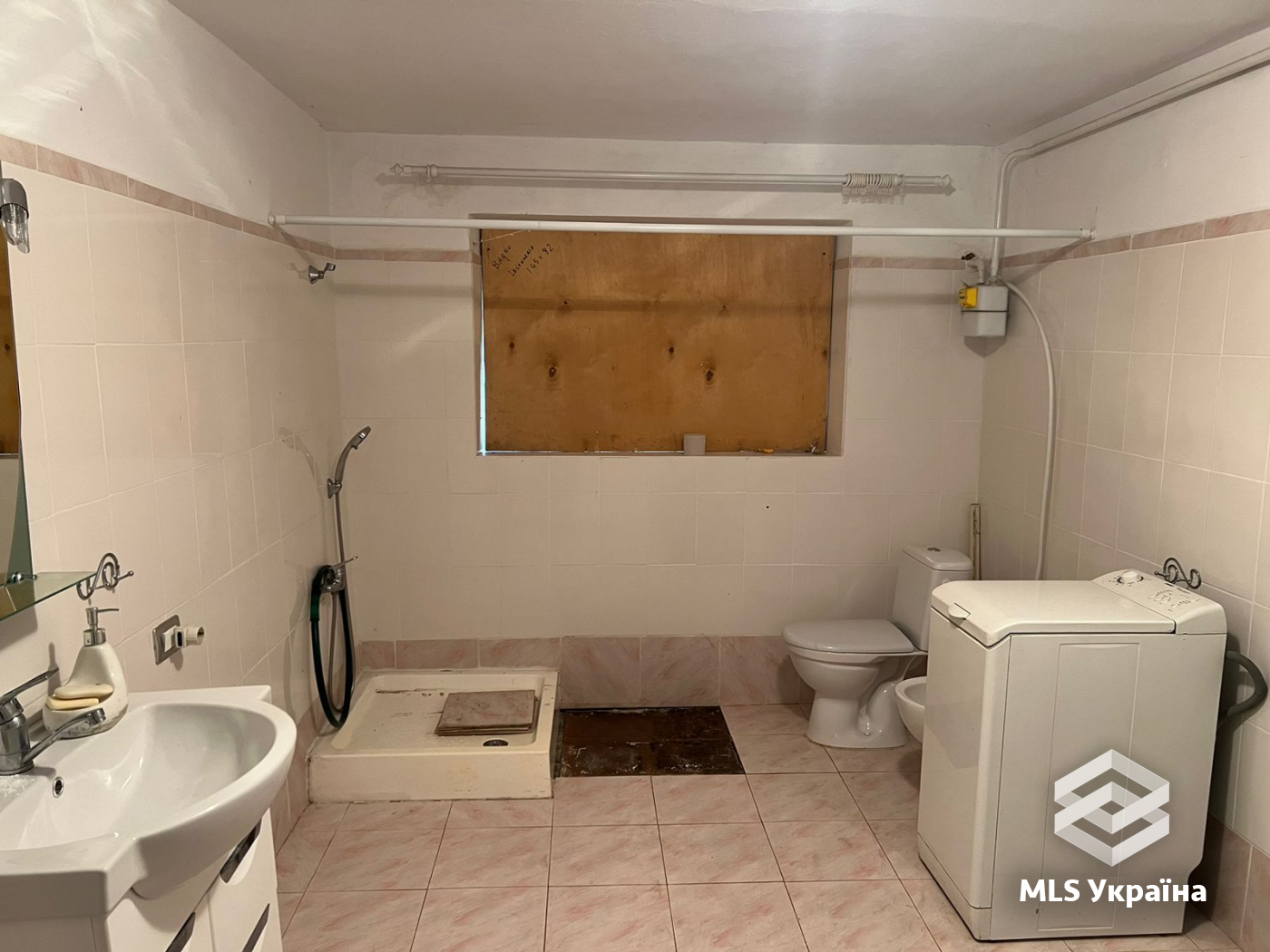 Будинки/Котедж - м. Заставна - 5 кімн., 202 м²
