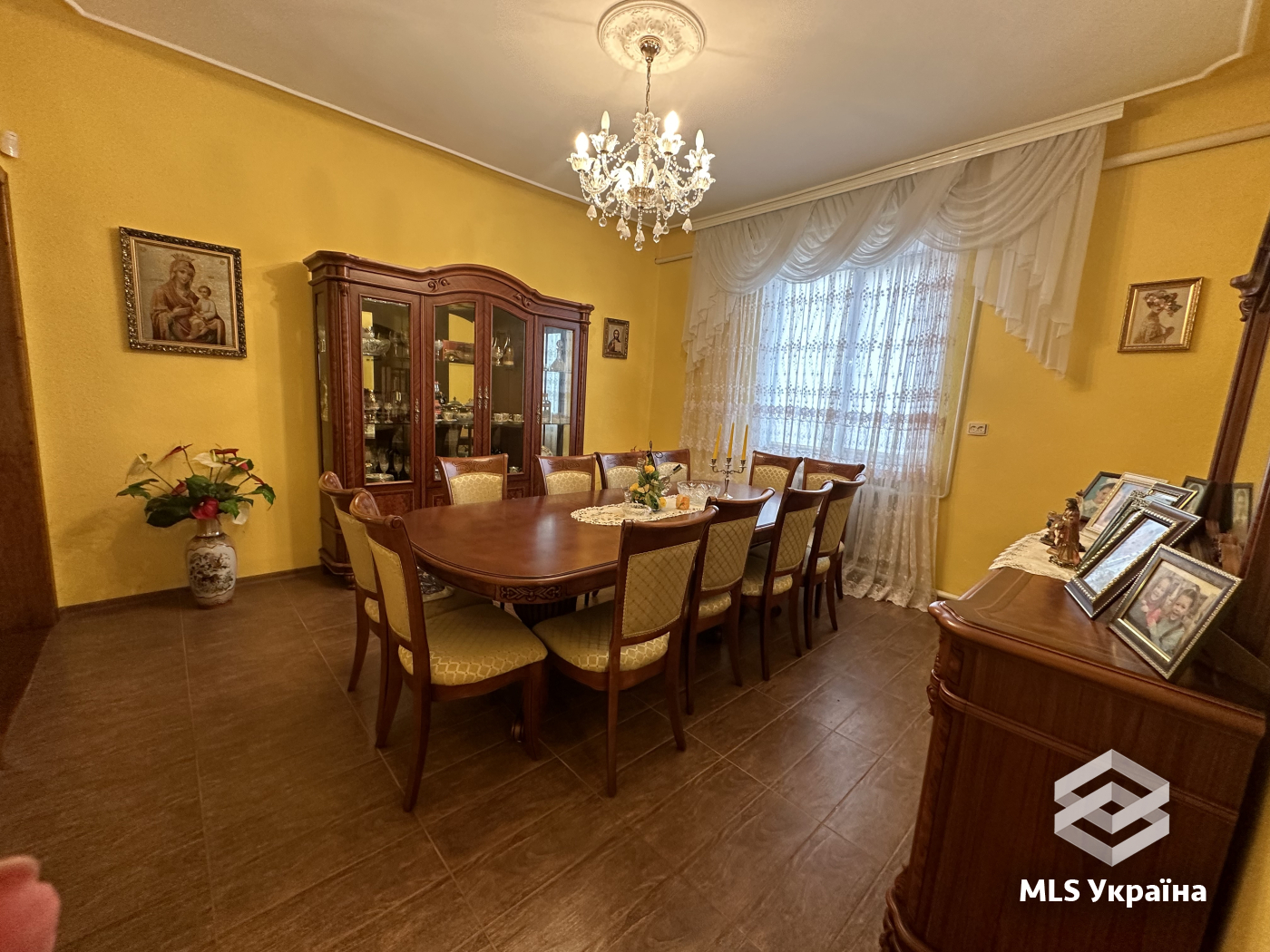 Будинки/Котедж - с. Лашківка - 6 кімн., 207 м²
