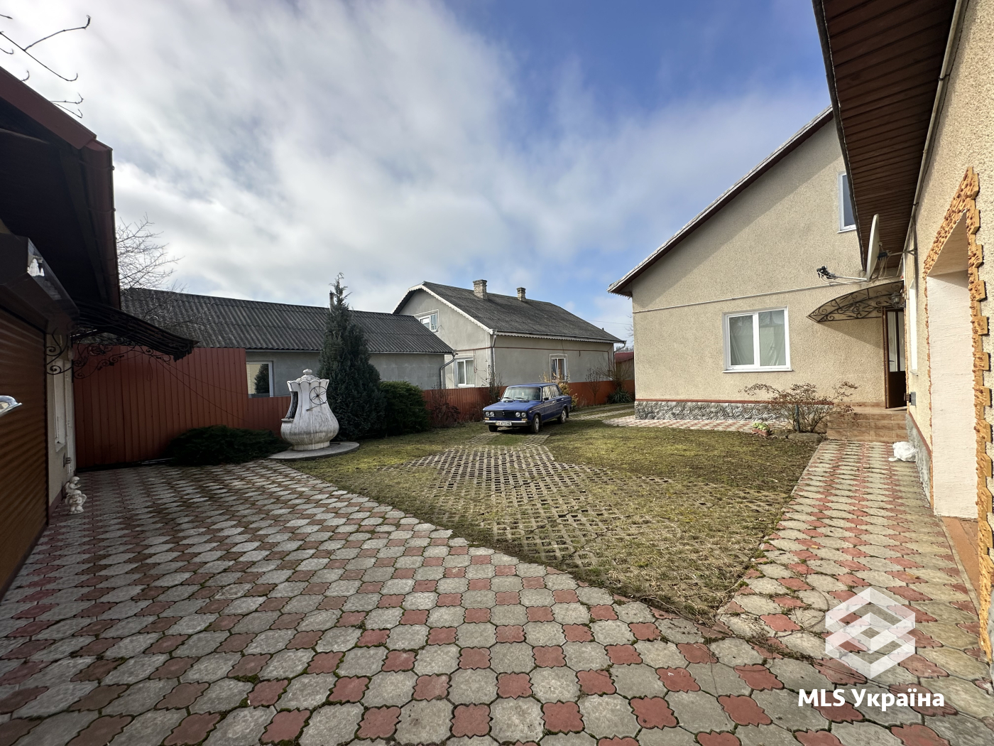 Будинки/Котедж - с. Лашківка - 6 кімн., 207 м²