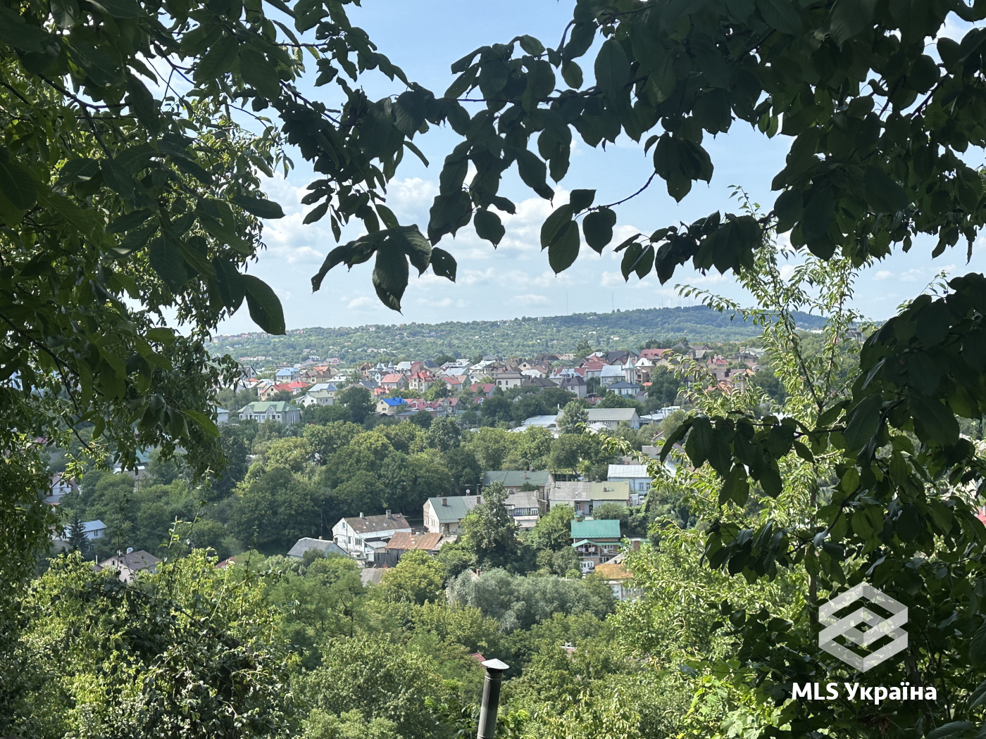 Квартири - м. Чернівці, Центр - 3 кімн., 91.1 м²