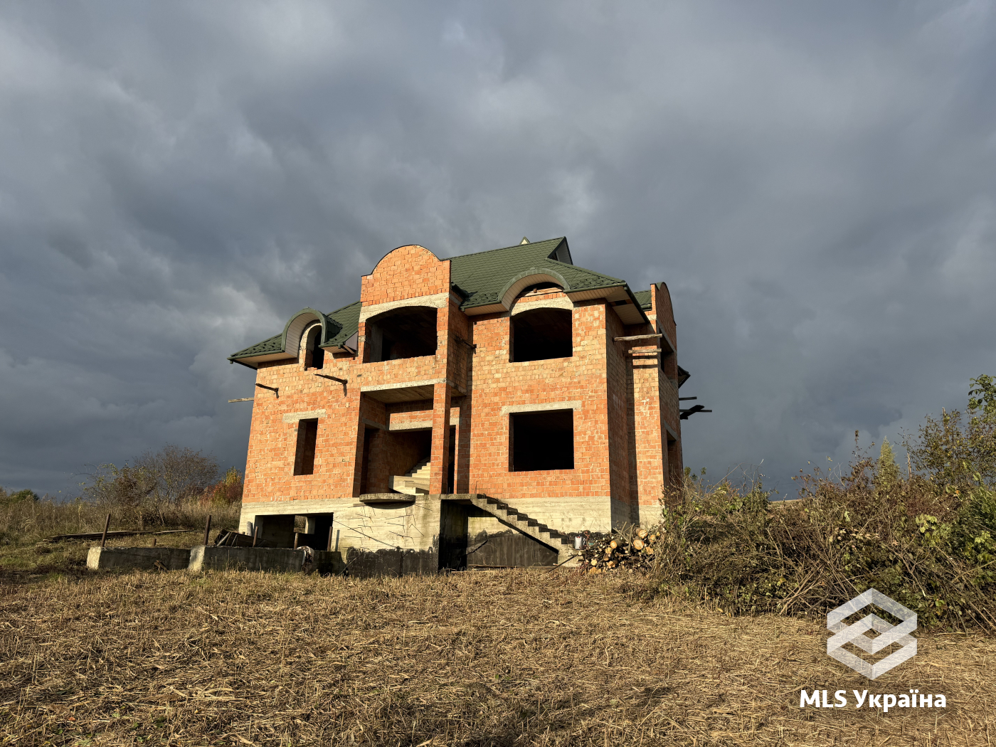 Будинки/Котедж - с. Заволока - 6 кімн., 265 м²