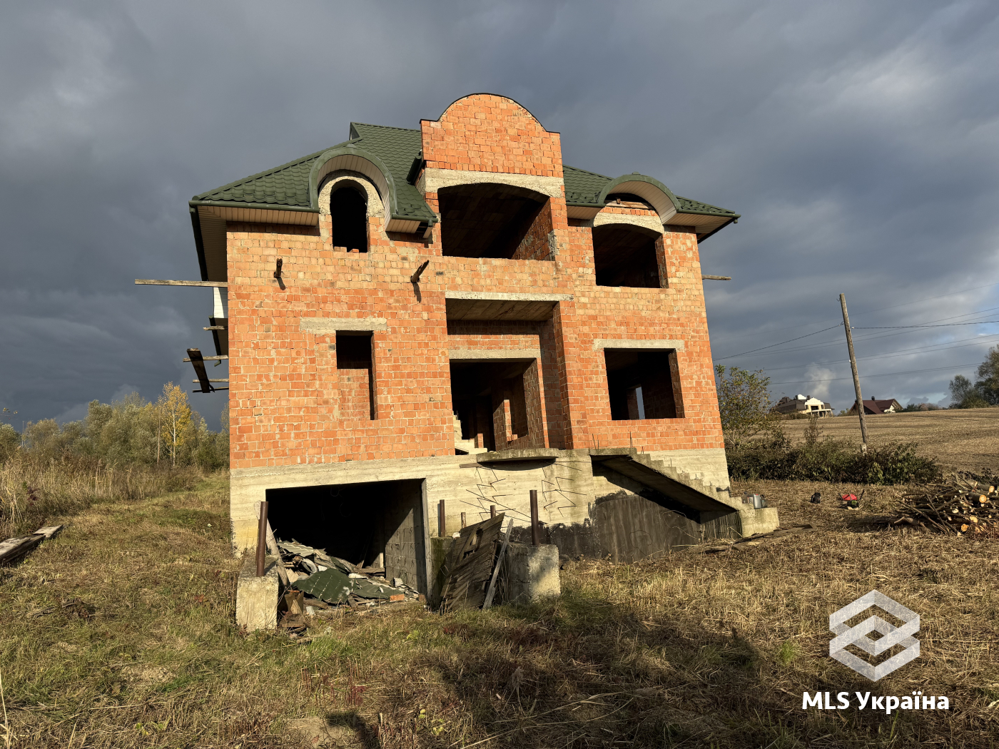 Будинки/Котедж - с. Заволока - 6 кімн., 265 м²