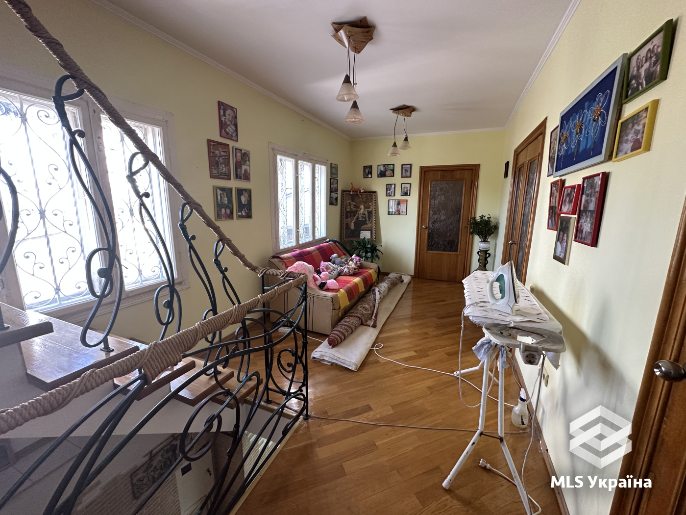 Будинки/Котедж - м. Чернівці, Центр - 5 кімн., 223 м²