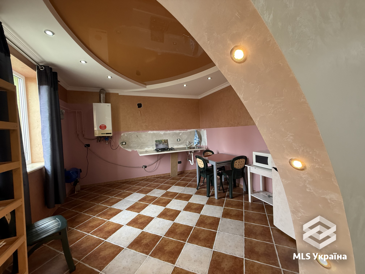 Будинки/Котедж - с. Магала, Траса на Киів - 4 кімн., 211 м²