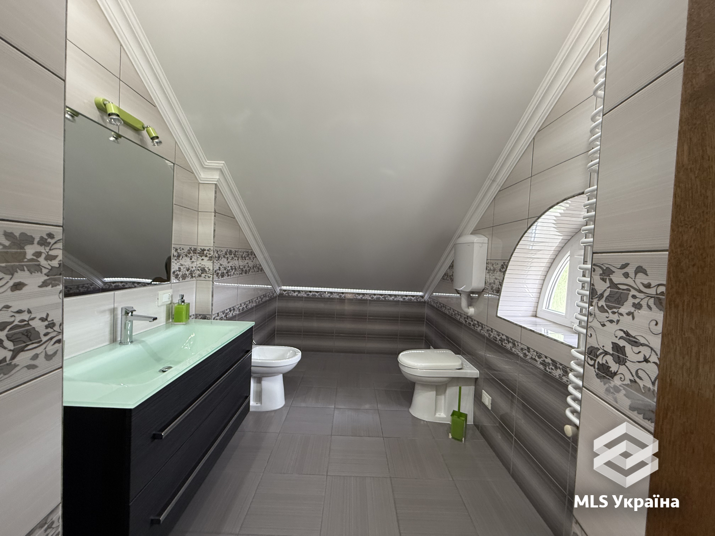 Будинки/Котедж - с. Магала, Траса на Киів - 4 кімн., 211 м²