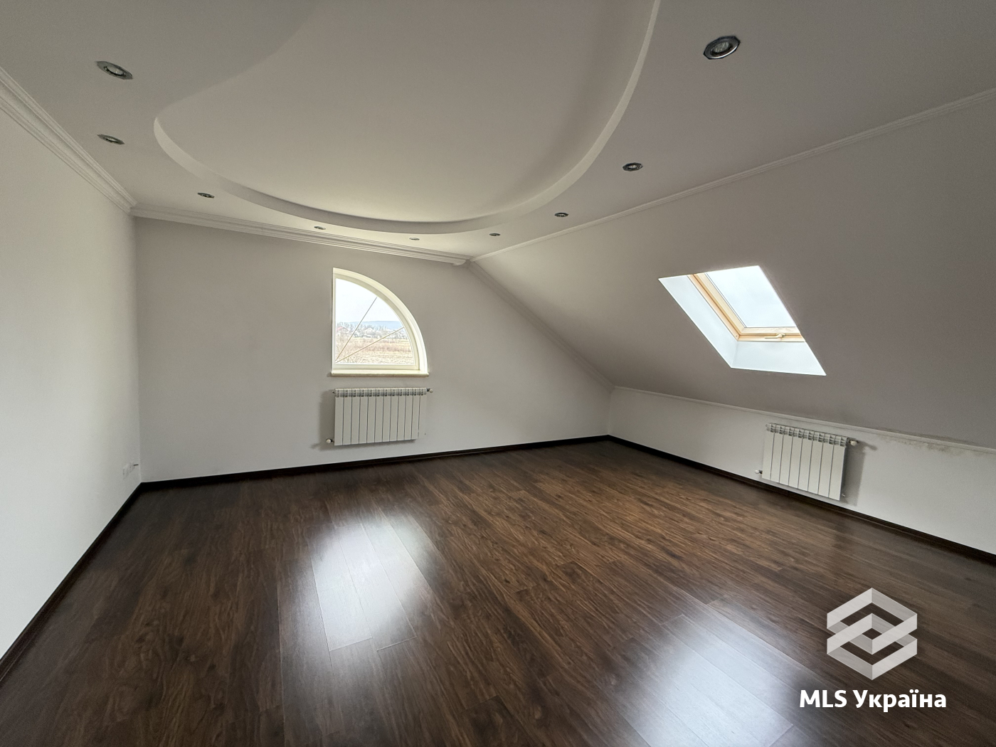 Будинки/Котедж - с. Магала, Траса на Киів - 4 кімн., 211 м²