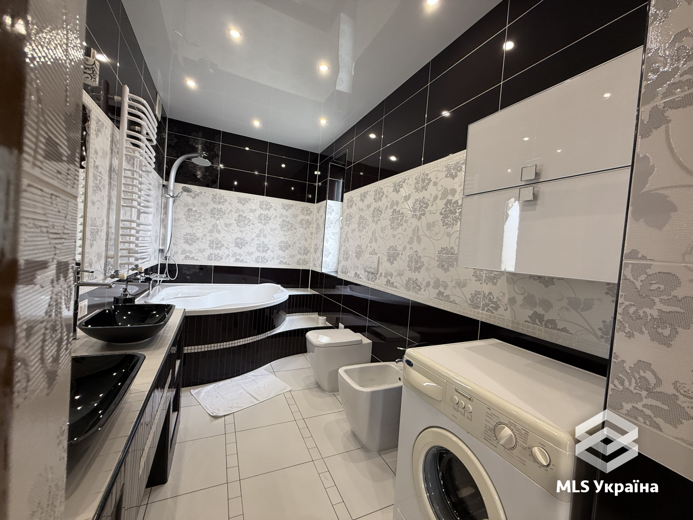 Будинки/Котедж - с. Магала, Траса на Киів - 4 кімн., 211 м²