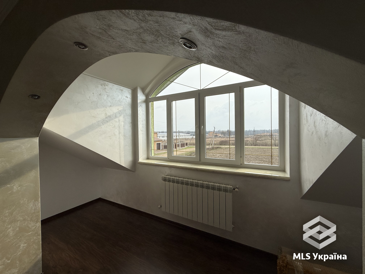 Будинки/Котедж - с. Магала, Траса на Киів - 4 кімн., 211 м²