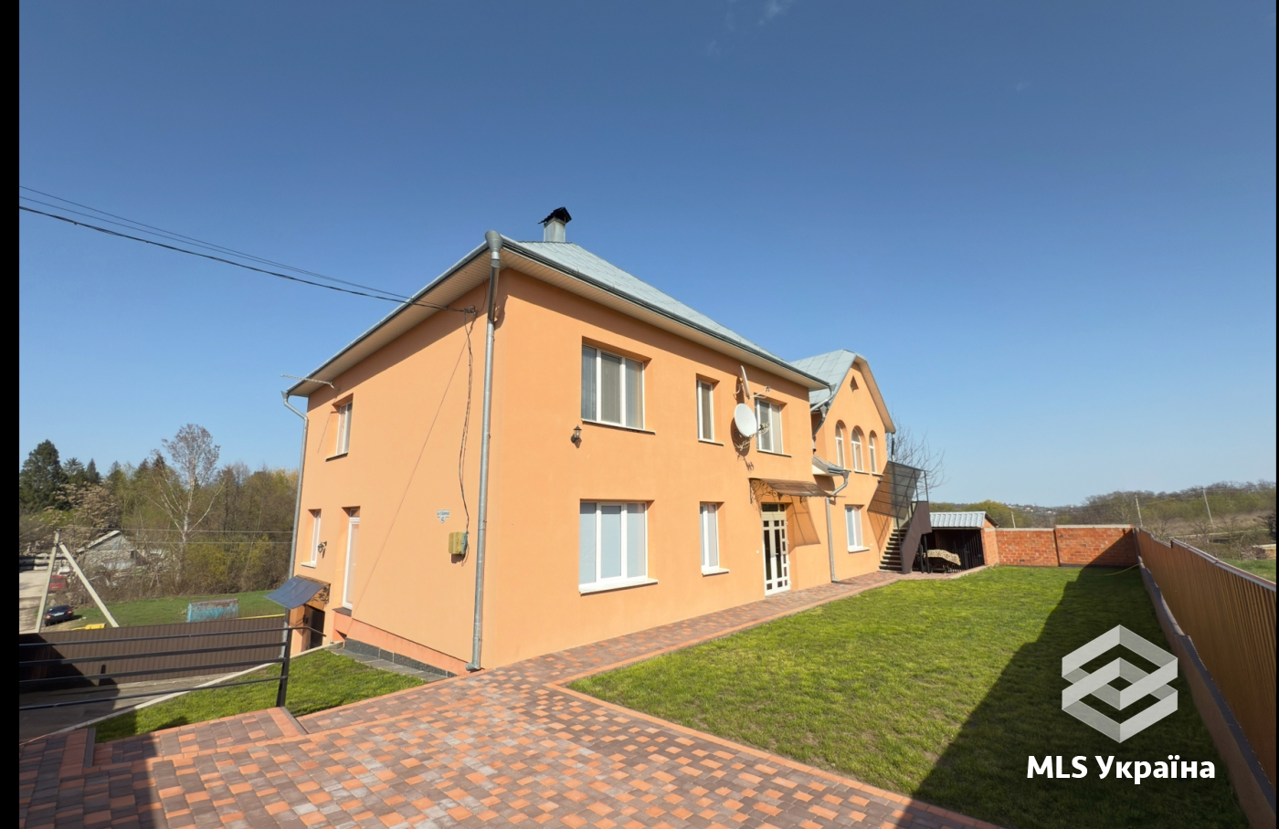 Будинки/Котедж - с. Годилів, Годилівська школа - 6 кімн., 394 м²