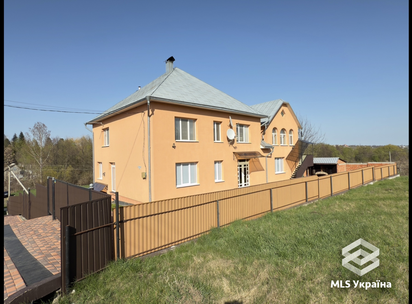 Будинки/Котедж - с. Годилів, Годилівська школа - 6 кімн., 394 м²