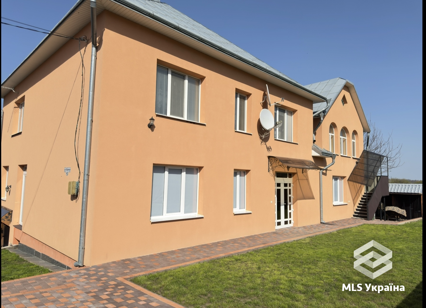 Будинки/Котедж - с. Годилів, Годилівська школа - 6 кімн., 394 м²