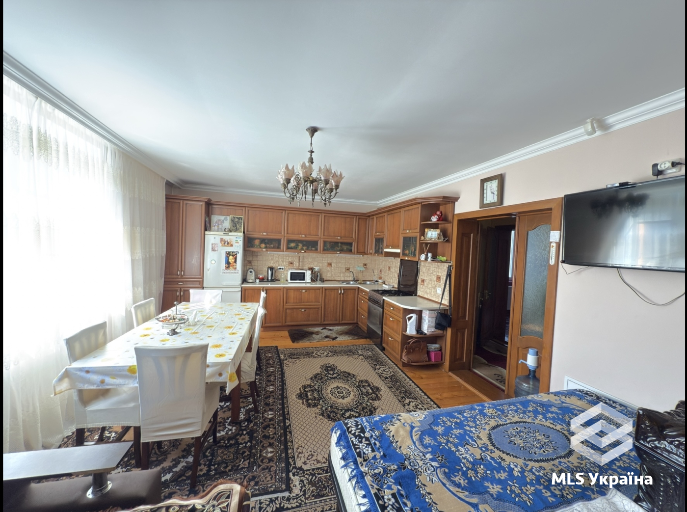 Будинки/Котедж - с. Годилів, Годилівська школа - 6 кімн., 394 м²
