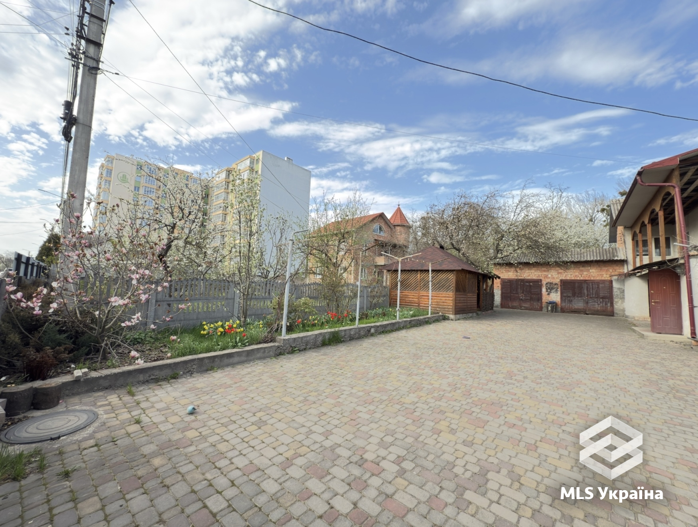 Будинки/Котедж - м. Чернівці - 5 кімн., 217 м²