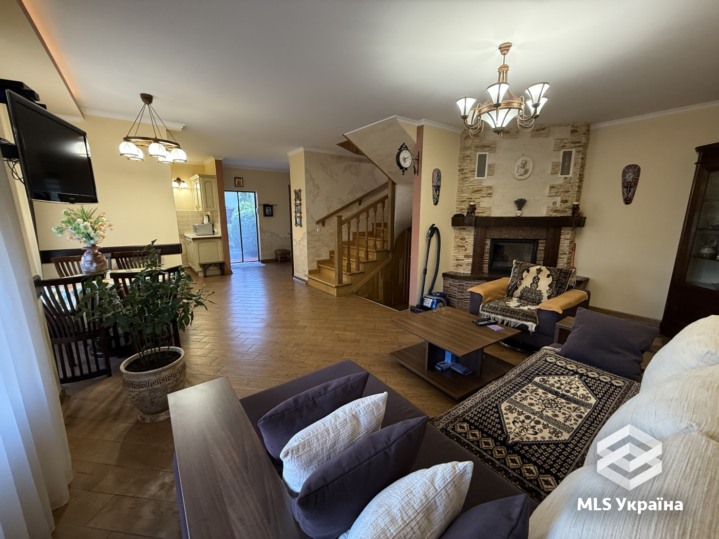 Будинки/Котедж - м. Чернівці, Сторожинецька - 3 кімн., 141 м²