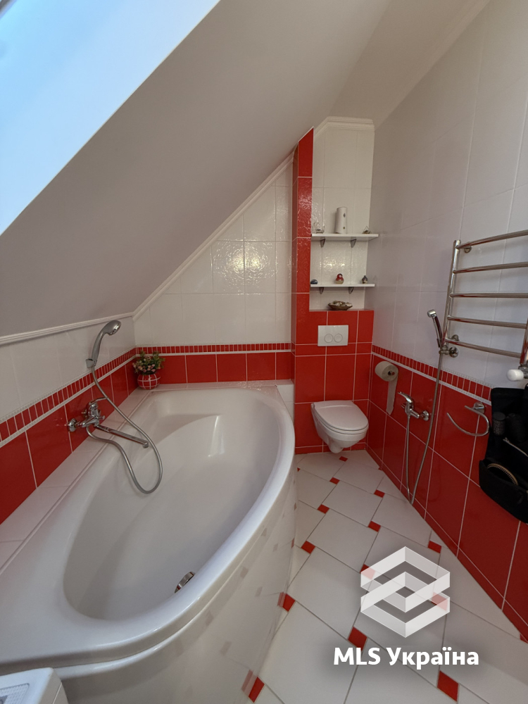Будинки/Котедж - м. Чернівці, Сторожинецька - 3 кімн., 141 м²