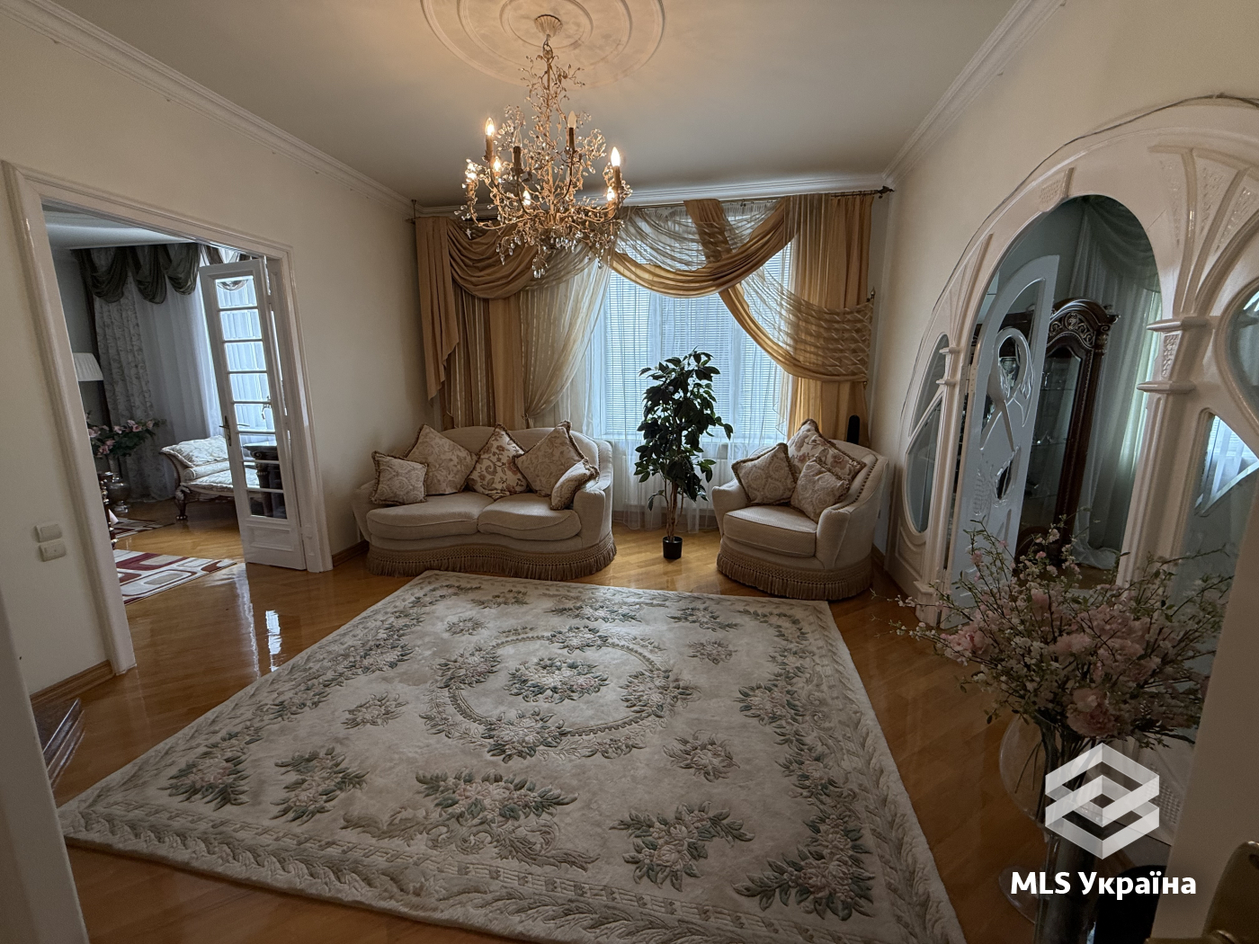 Квартири - м. Чернівці, Центр - 4 кімн., 125 м²