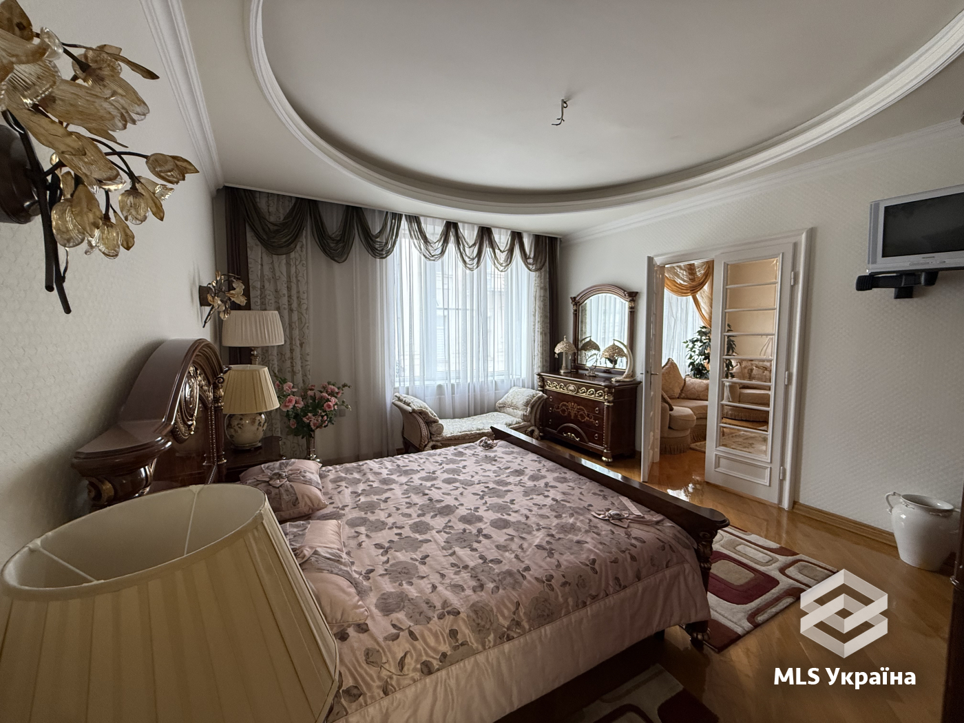 Квартири - м. Чернівці, Центр - 4 кімн., 125 м²