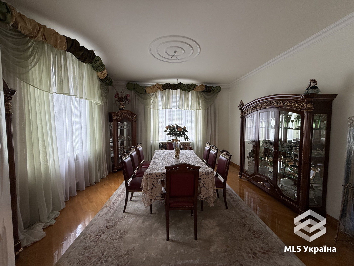 Квартири - м. Чернівці, Центр - 4 кімн., 125 м²