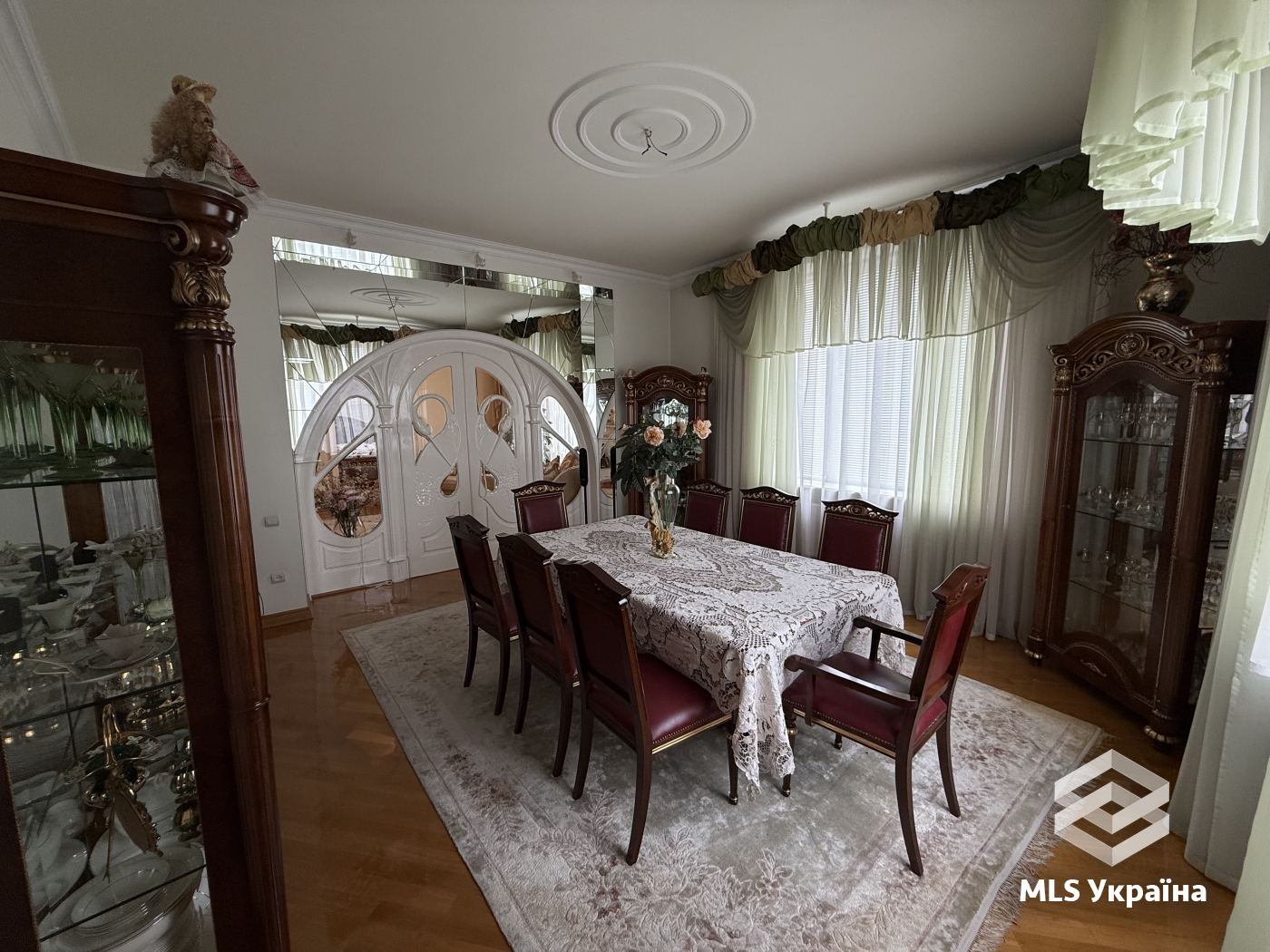 Квартири - м. Чернівці, Центр - 4 кімн., 125 м²