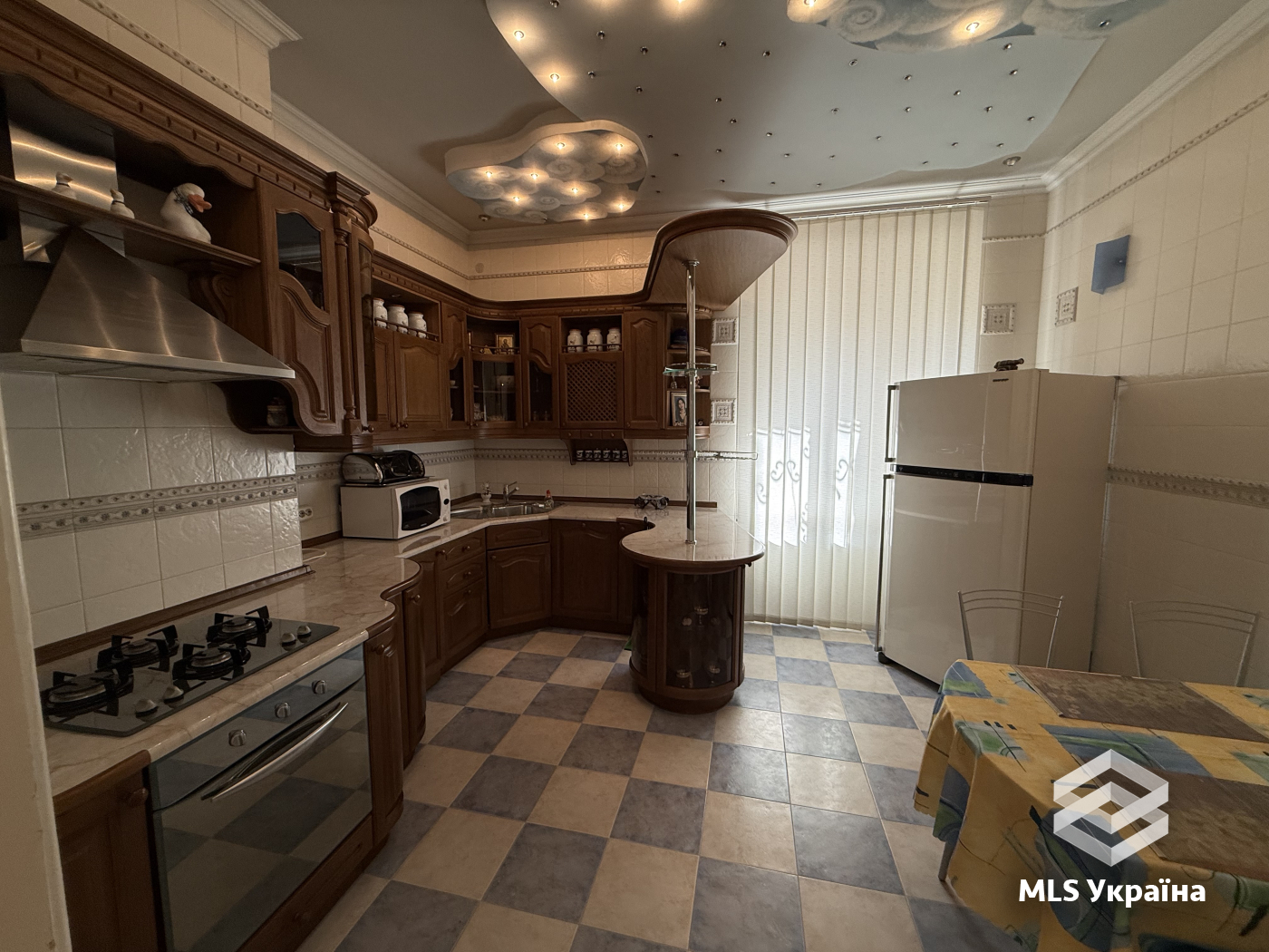 Квартири - м. Чернівці, Центр - 4 кімн., 125 м²