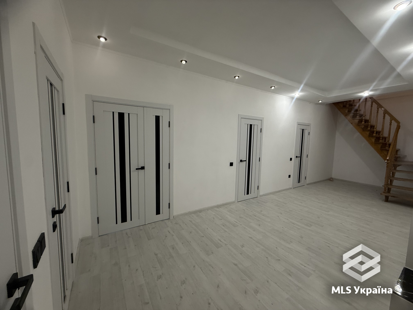 Квартири - м. Чернівці, Центр - 4 кімн., 163.1 м²