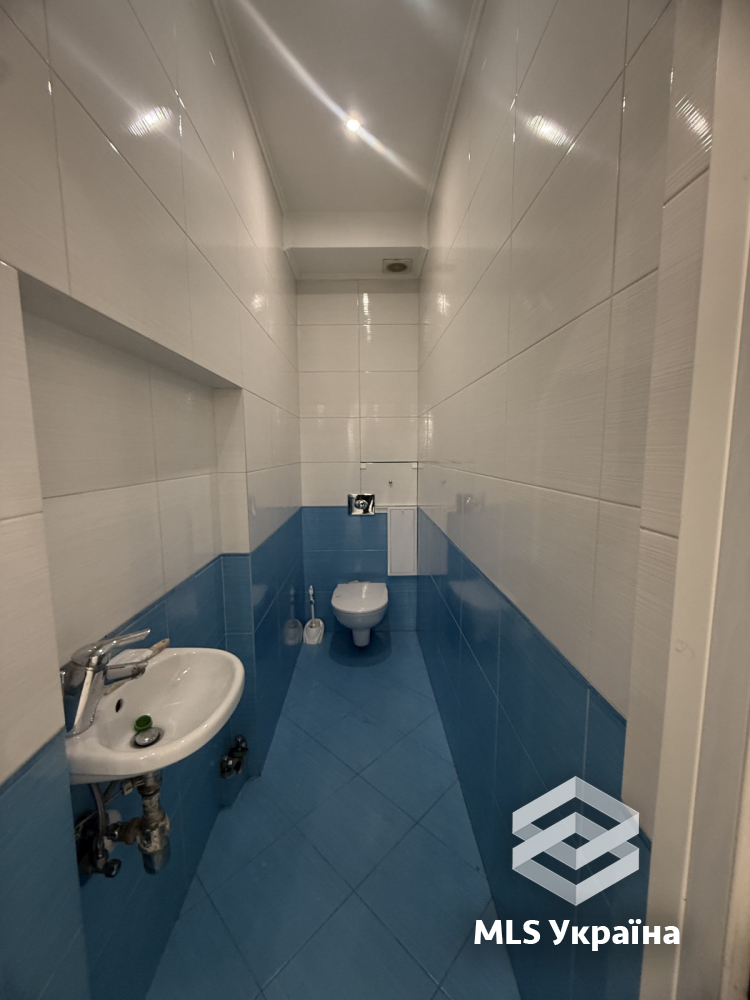 Квартири - м. Чернівці, Центр - 4 кімн., 163.1 м²