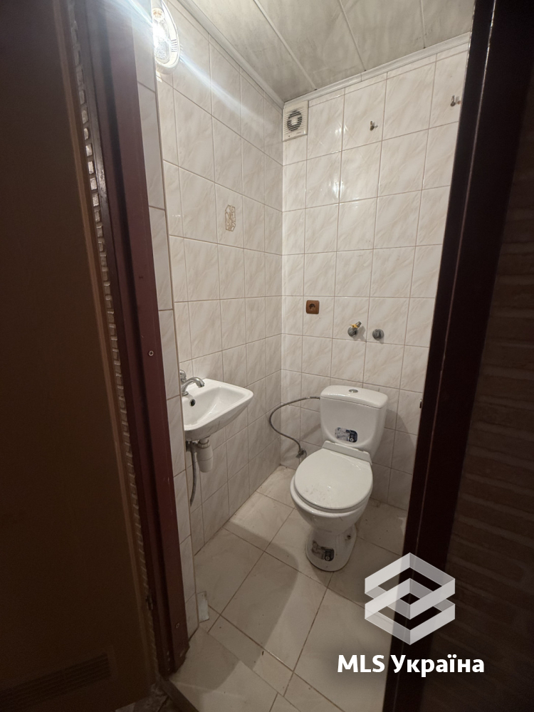 Квартири - м. Чернівці, Центр - 4 кімн., 163.1 м²