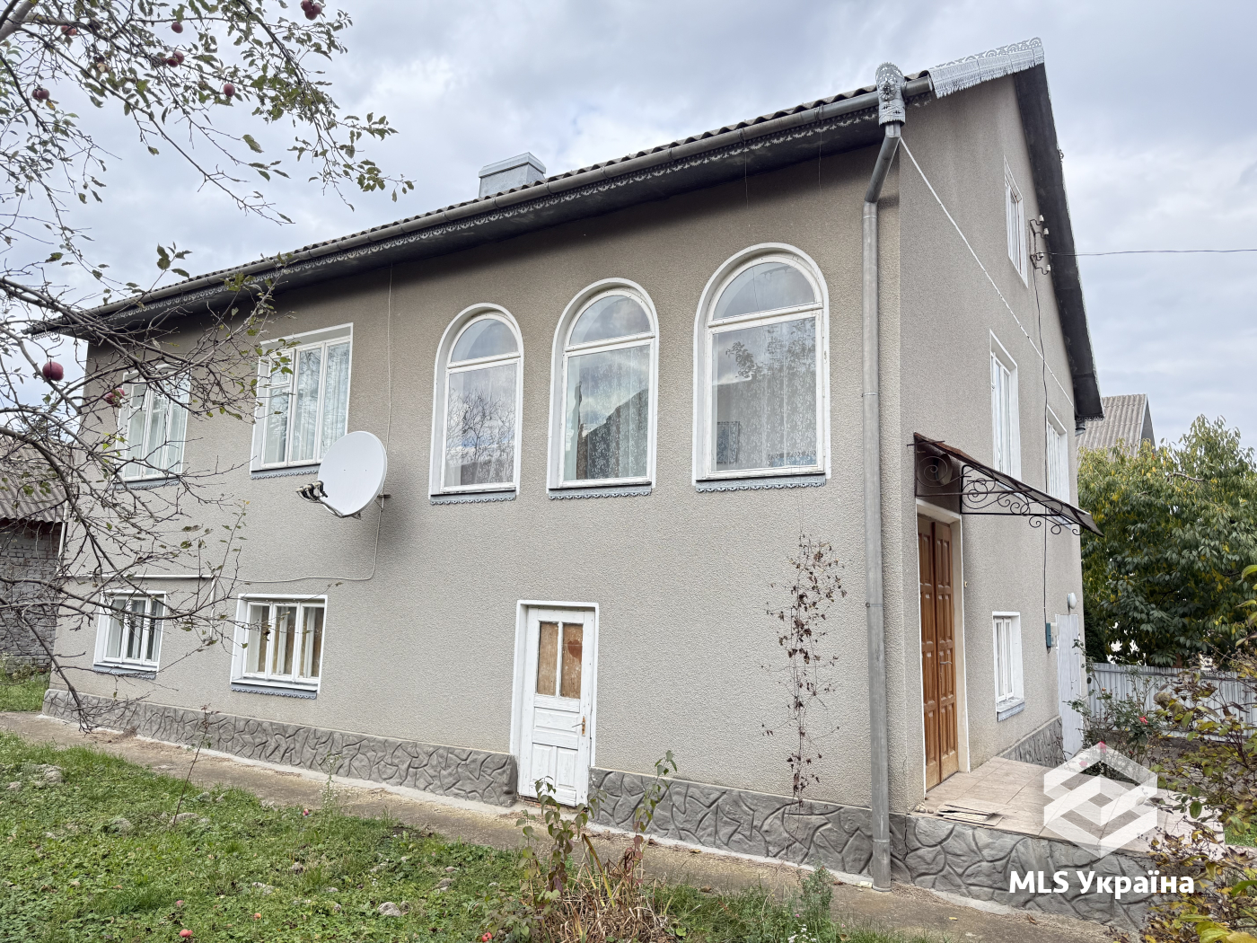 Будинки/Котедж - м. Заставна - 5 кімн., 202 м²