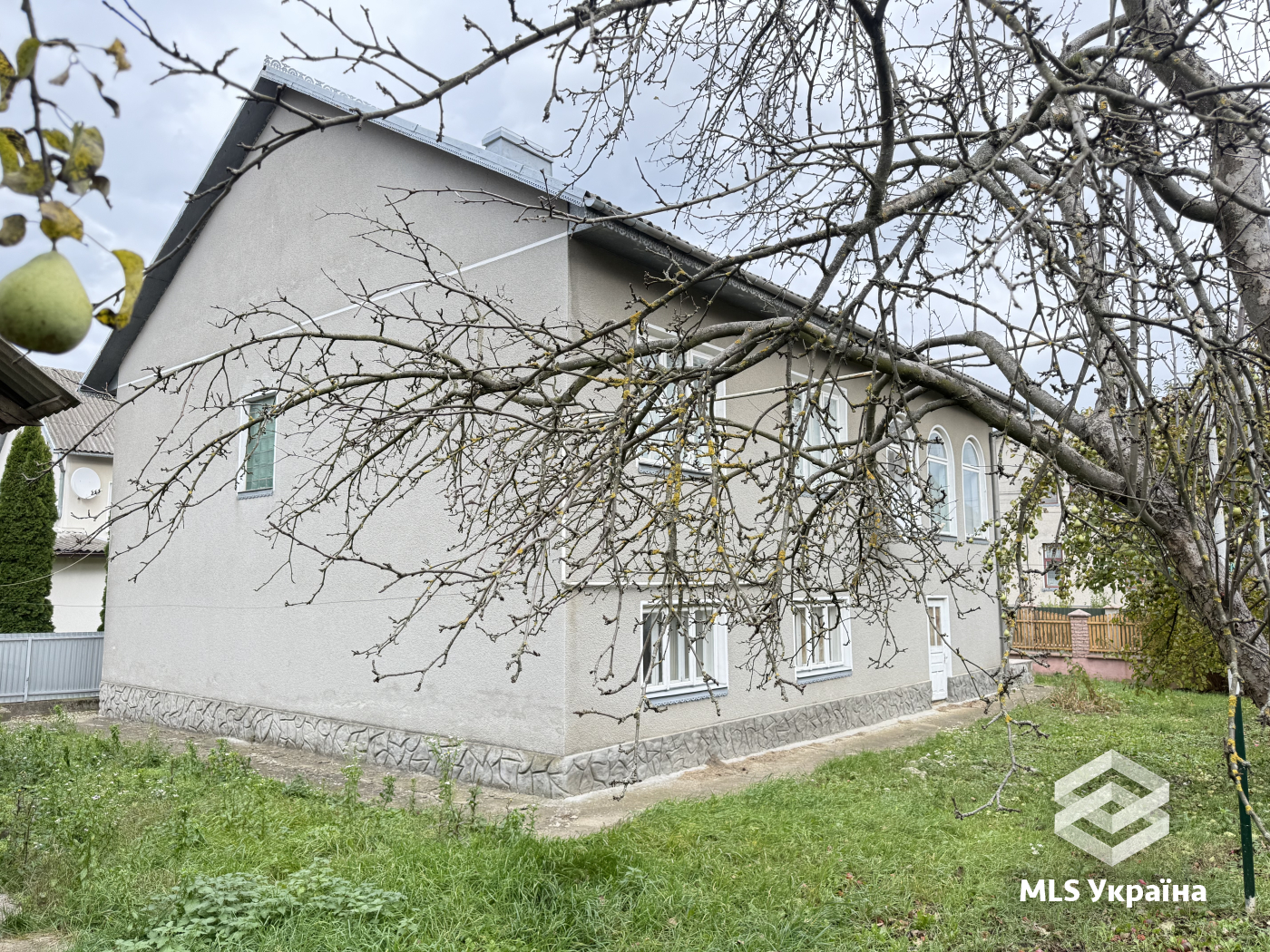 Будинки/Котедж - м. Заставна - 5 кімн., 202 м²