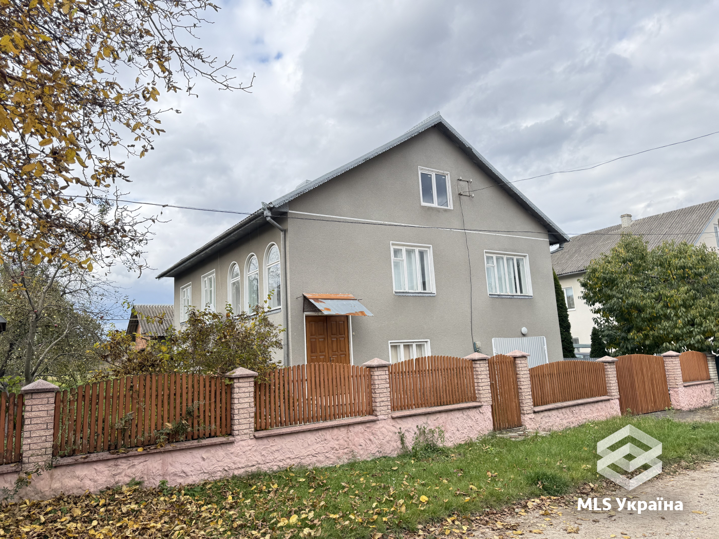 Будинки/Котедж - м. Заставна - 5 кімн., 202 м²
