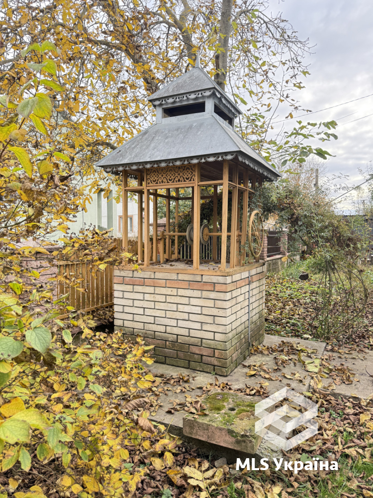 Будинки/Котедж - м. Заставна - 5 кімн., 202 м²