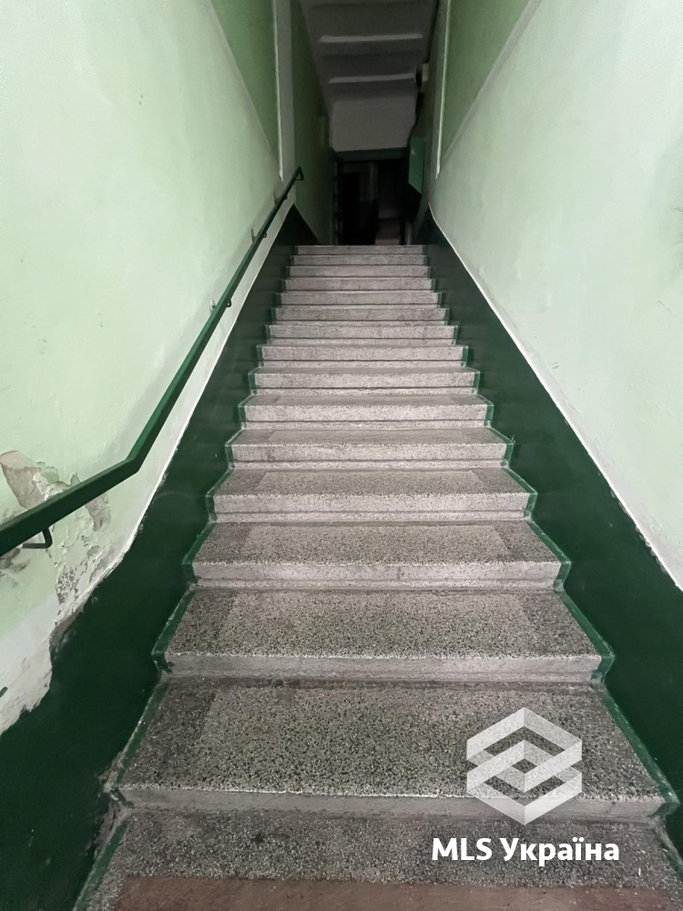 Квартири - м. Чернівці, Центр - 3 кімн., 93 м²