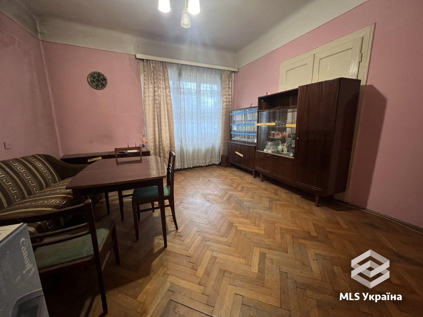 Квартири - м. Чернівці, Центр - 3 кімн., 93 м²