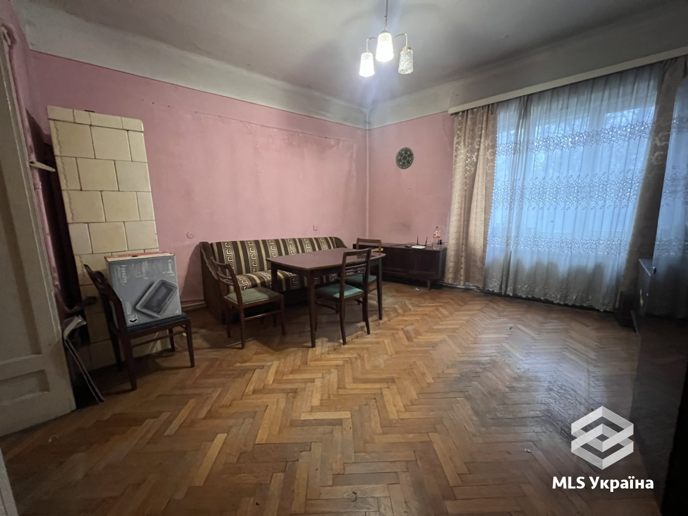 Квартири - м. Чернівці, Центр - 3 кімн., 93 м²