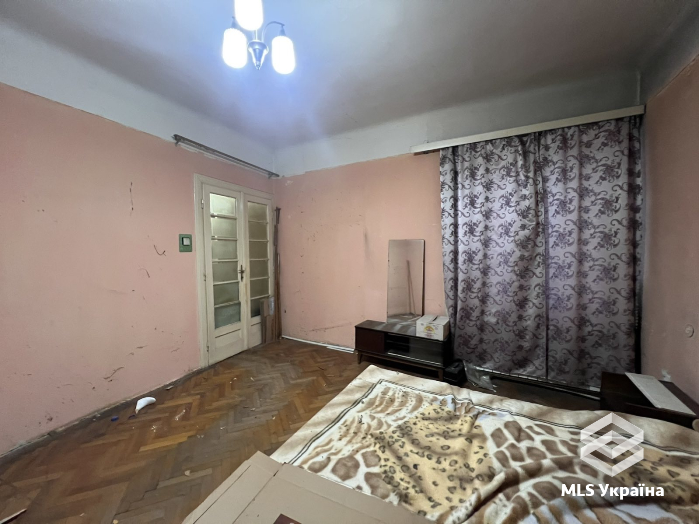 Квартири - м. Чернівці, Центр - 3 кімн., 93 м²