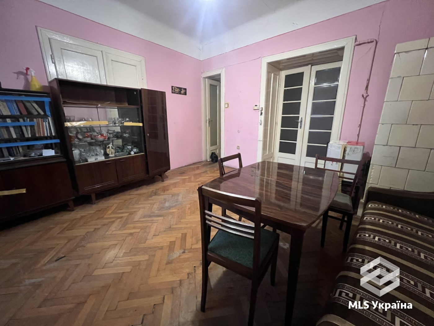 Квартири - м. Чернівці, Центр - 3 кімн., 93 м²