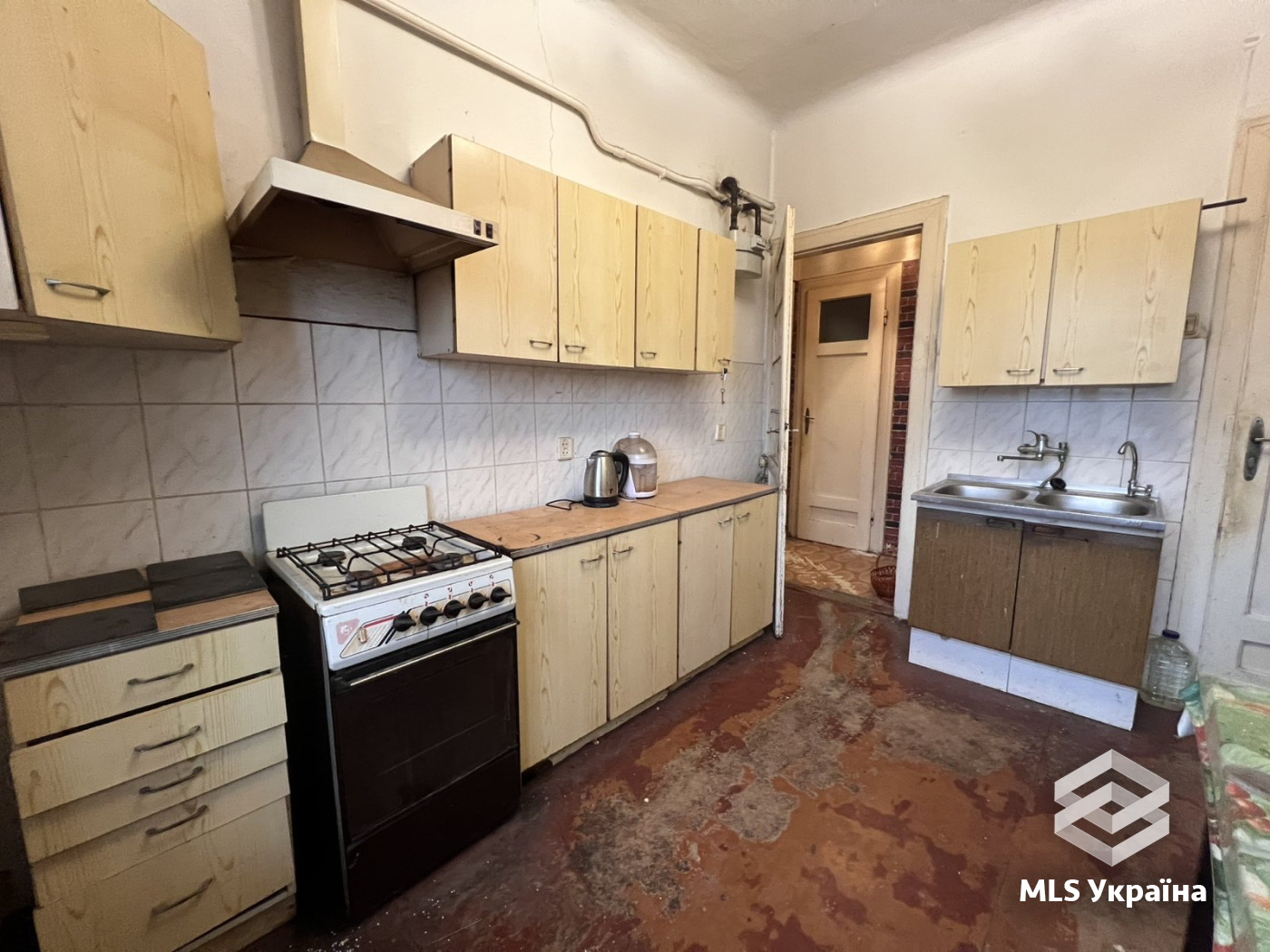 Квартири - м. Чернівці, Центр - 3 кімн., 93 м²