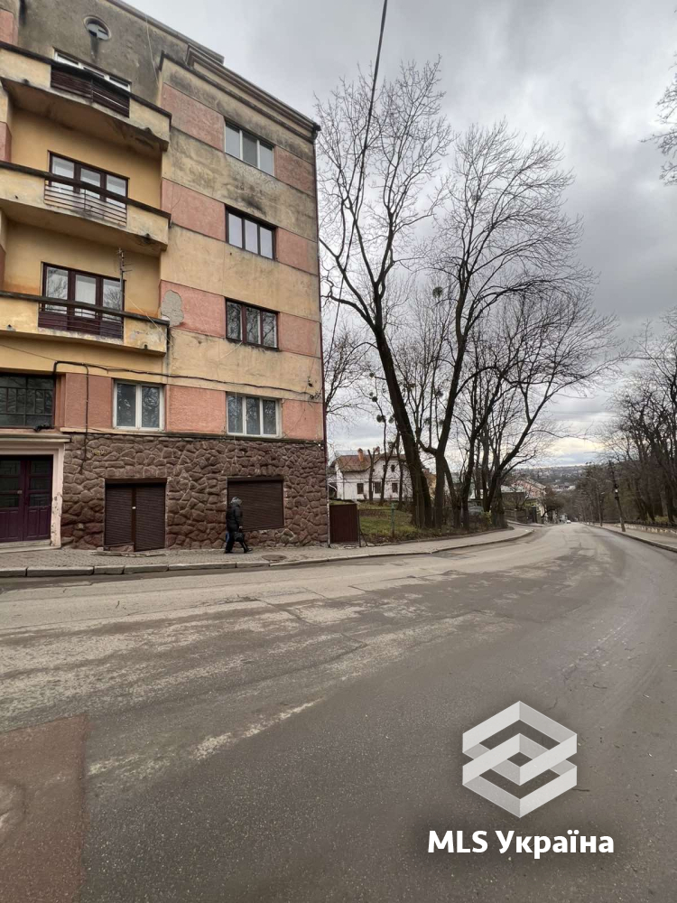 Квартири - м. Чернівці, Центр - 3 кімн., 93 м²