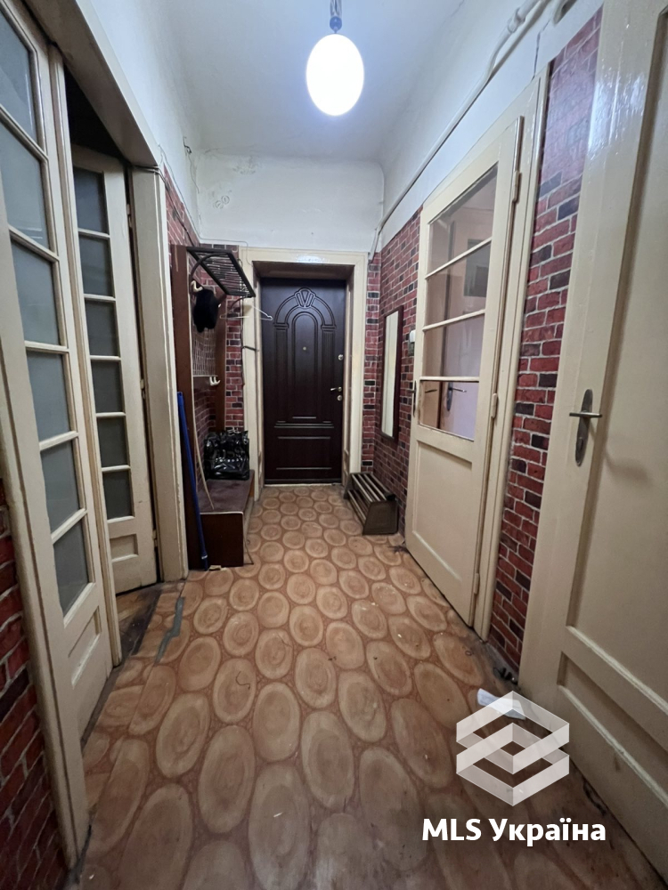 Квартири - м. Чернівці, Центр - 3 кімн., 93 м²