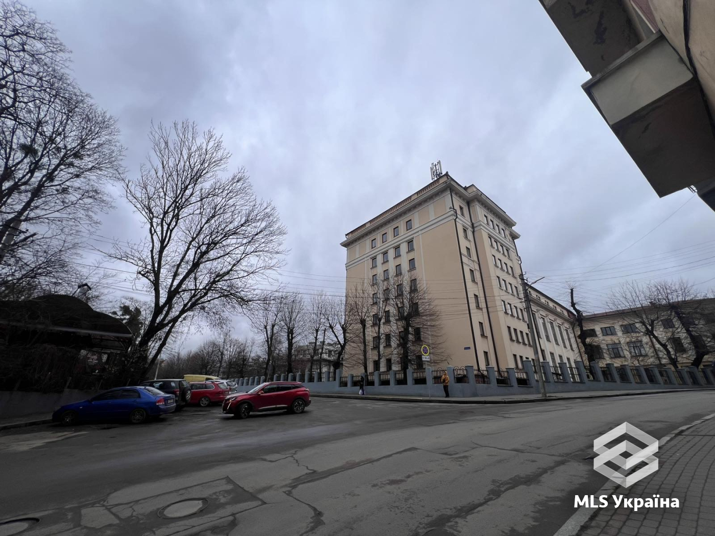 Квартири - м. Чернівці, Центр - 3 кімн., 93 м²