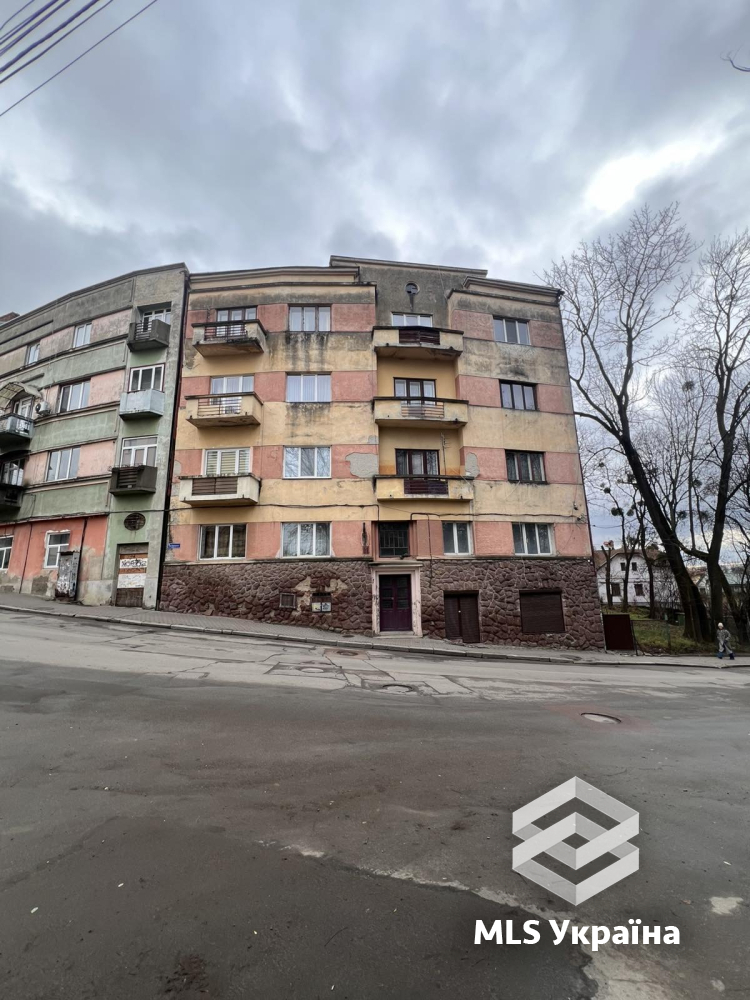 Квартири - м. Чернівці, Центр - 3 кімн., 93 м²