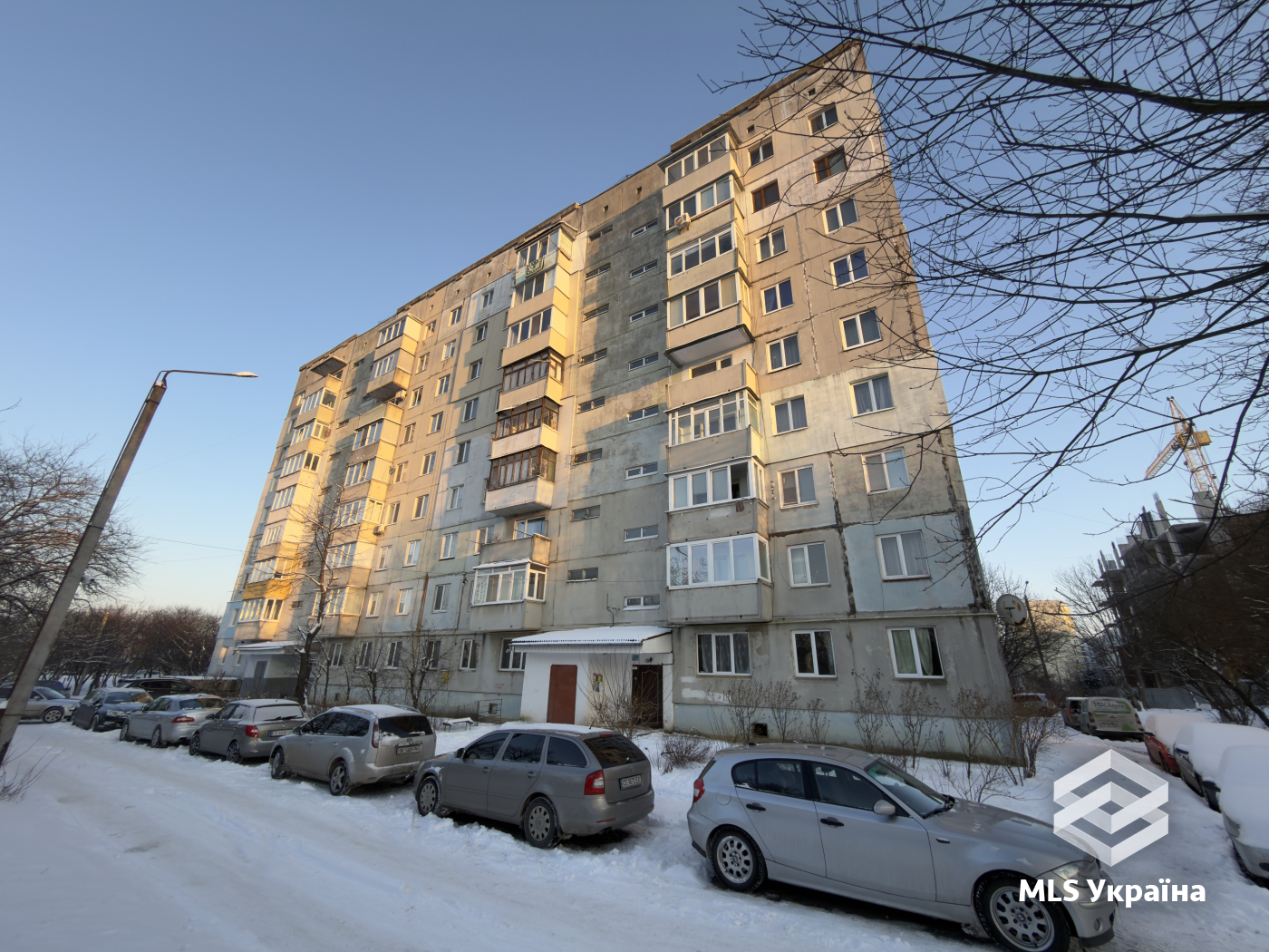Квартири - м. Чернівці, Фастівська - 3 кімн., 741 м²